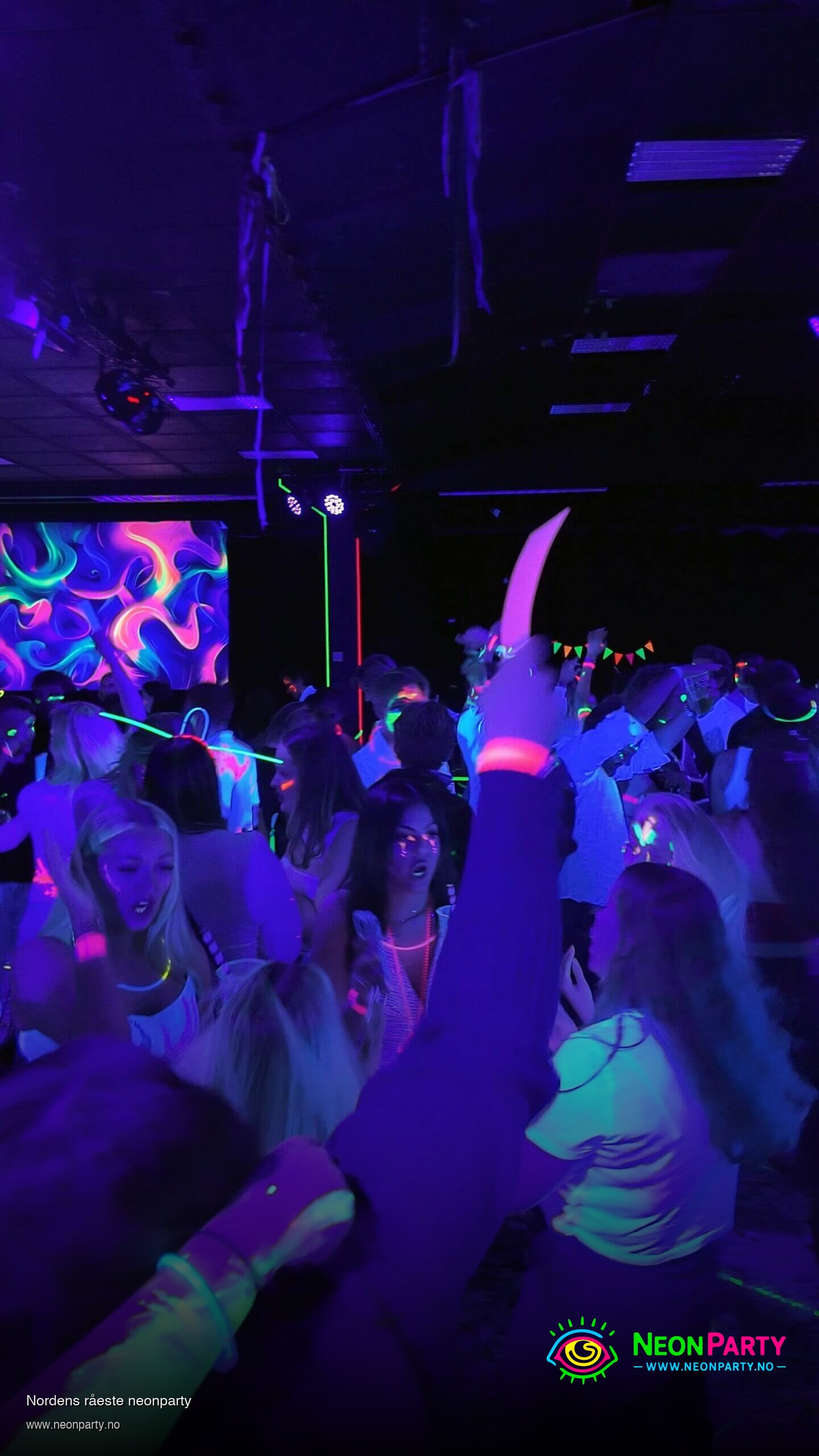 Neonparty stemning med UV-maling
